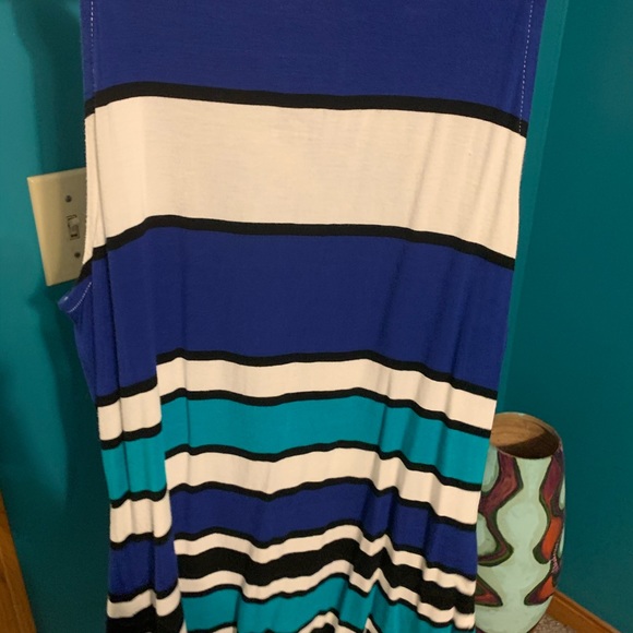 INC cut out tank top. Size petite large - Picture 3 of 3